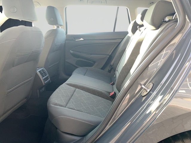 Volkswagen Golf 1.5 eTSI DSG Variant