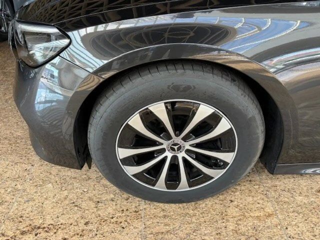 Mercedes-Benz E 200 AVANTGARDE Sedan