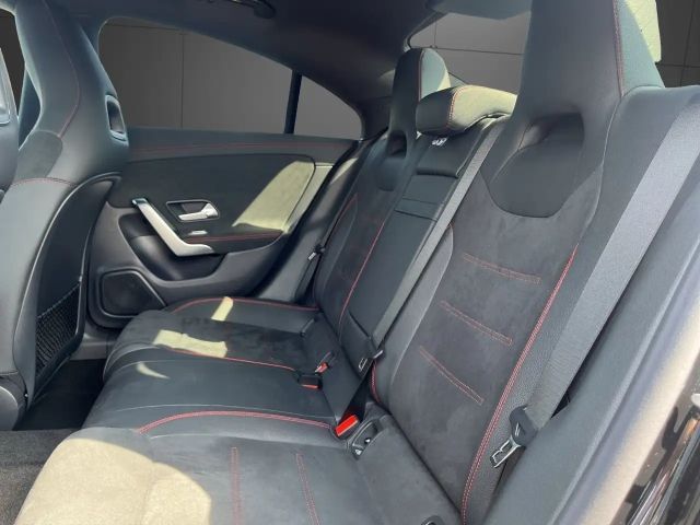 Mercedes-Benz CLA 200 AMG Line Coupé