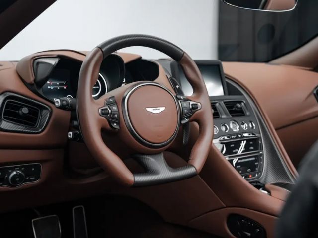 Aston Martin DBS 770 Ultimate Volante 1 OF 199/CARBON/BUCKET