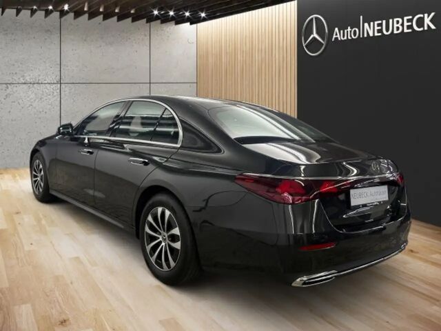 Mercedes-Benz E 200 AVANTGARDE Sedan
