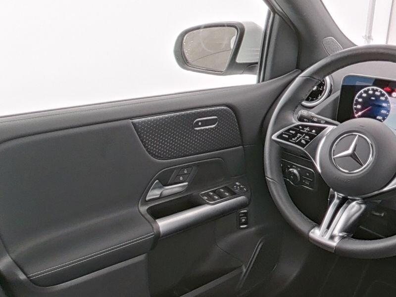 Mercedes-Benz B 180 Progressive Sedan