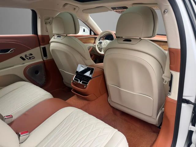 Bentley Flying Spur Hybrid V8