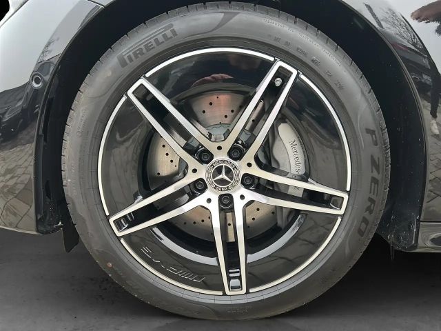 Mercedes-Benz E 220 AMG Line E 220 d Sedan