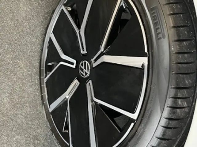 Volkswagen Passat IQ.Drive R-Line Variant