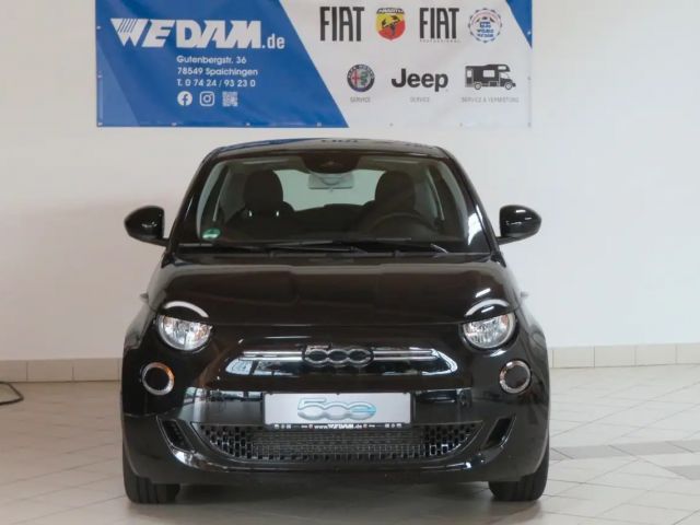 Fiat 500e Action