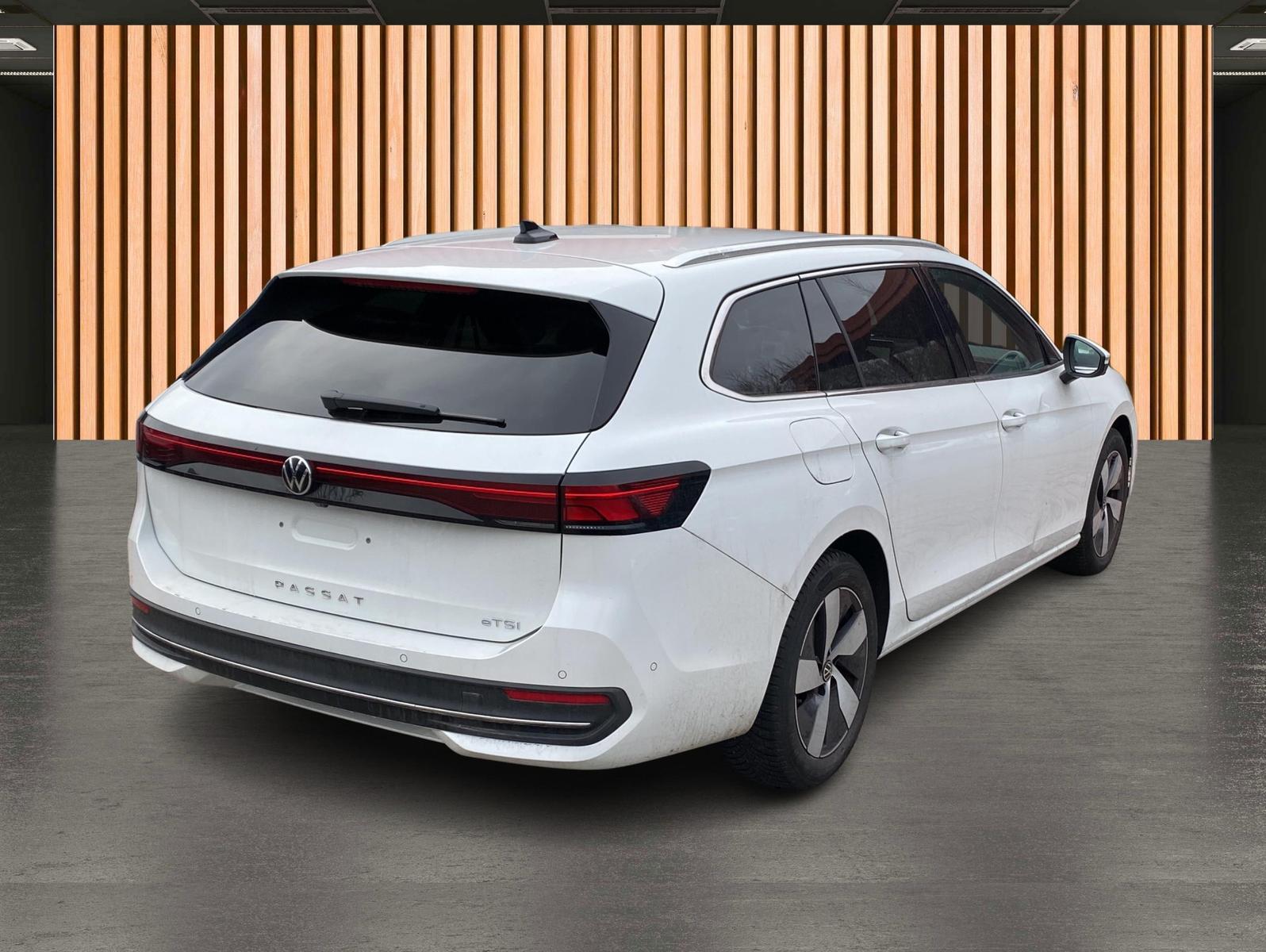 Volkswagen Passat 1.5 eTSI Business Variant