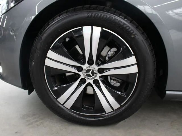 Mercedes-Benz C 180 AVANTGARDE Sedan