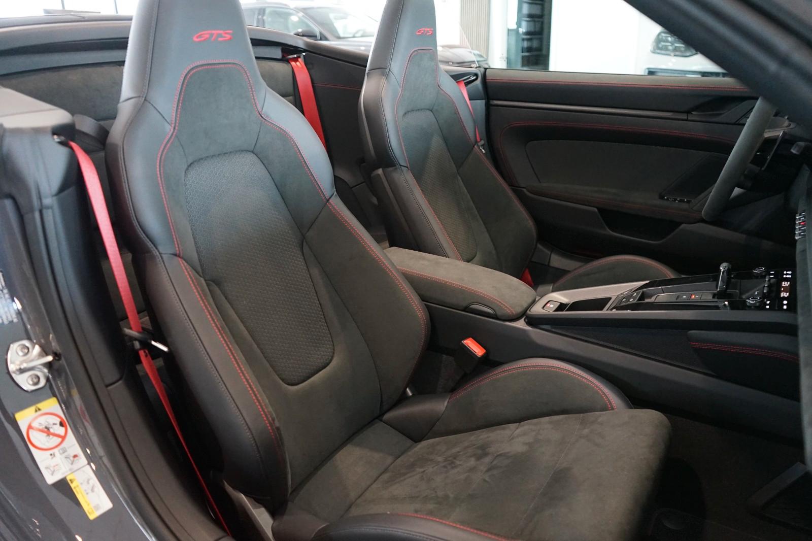 Porsche 911 992 Cabriolet Carrera GTS