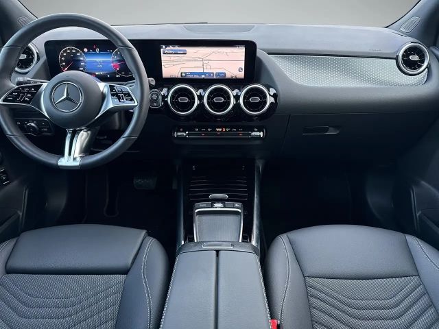 Mercedes-Benz B 200 Sedan