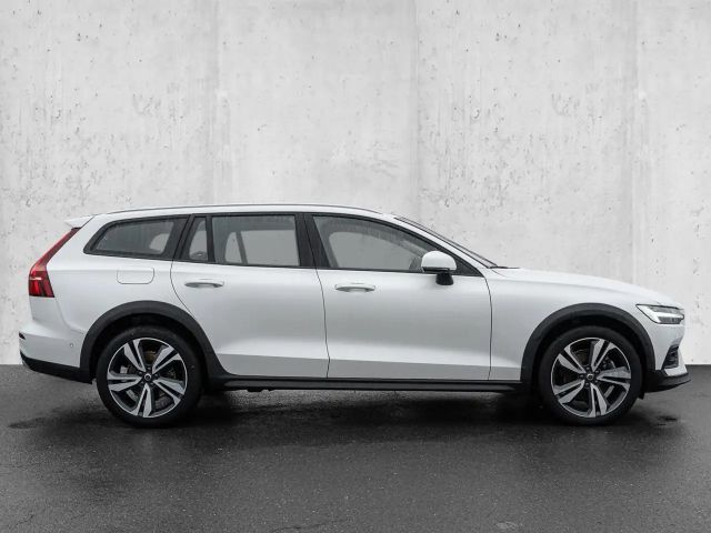 Volvo V60 Cross Country AWD Plus