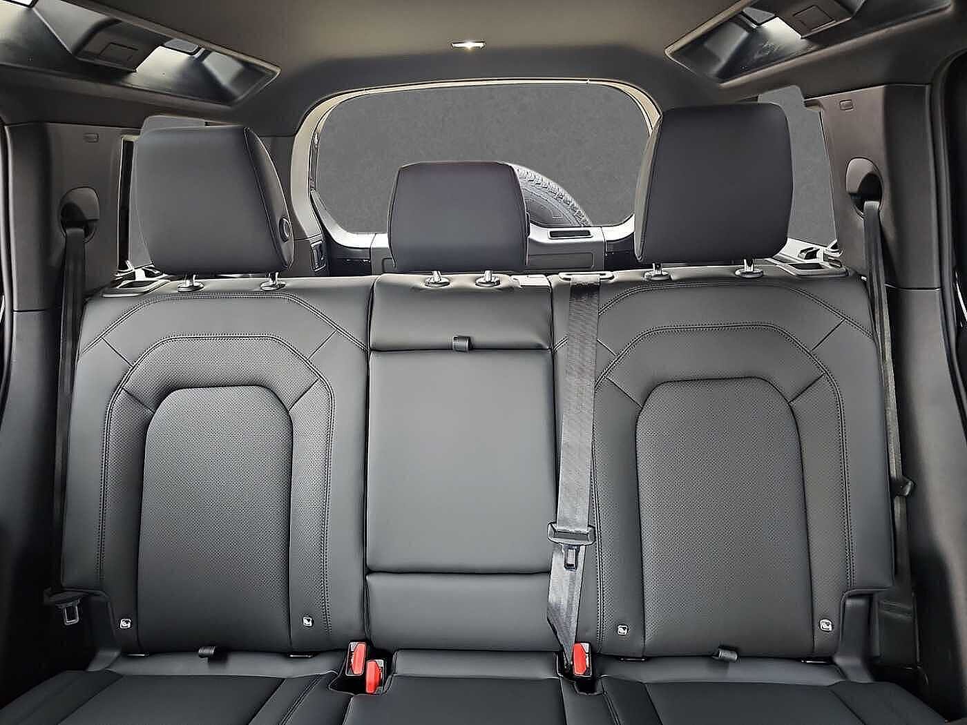 Land Rover Defender 110 Dynamic SE