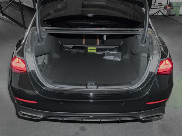 Mercedes-Benz E 200 4MATIC Sedan