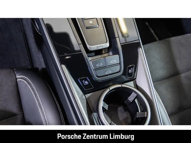 Porsche 992 Carrera Coupé GTS