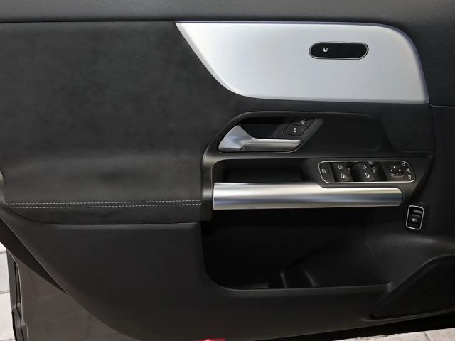 Mercedes-Benz GLA 200 AMG Line