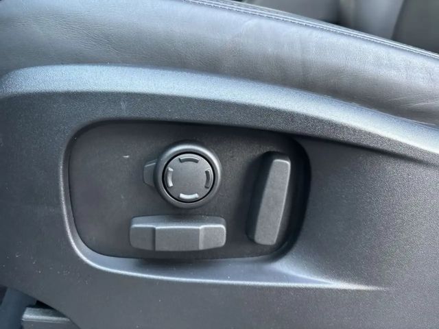 Land Rover Defender 90 D300 Dynamic HSE