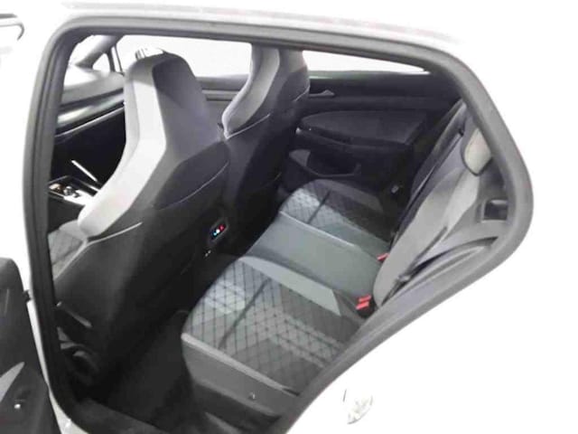 Volkswagen Golf 1.5 eTSI DSG Golf VIII R-Line