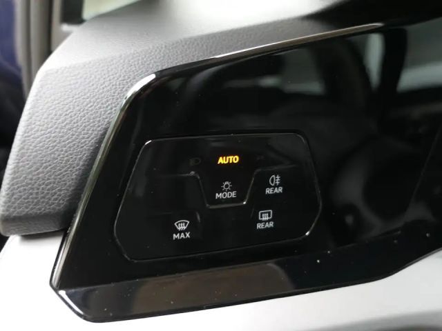 Volkswagen Golf Life Variant