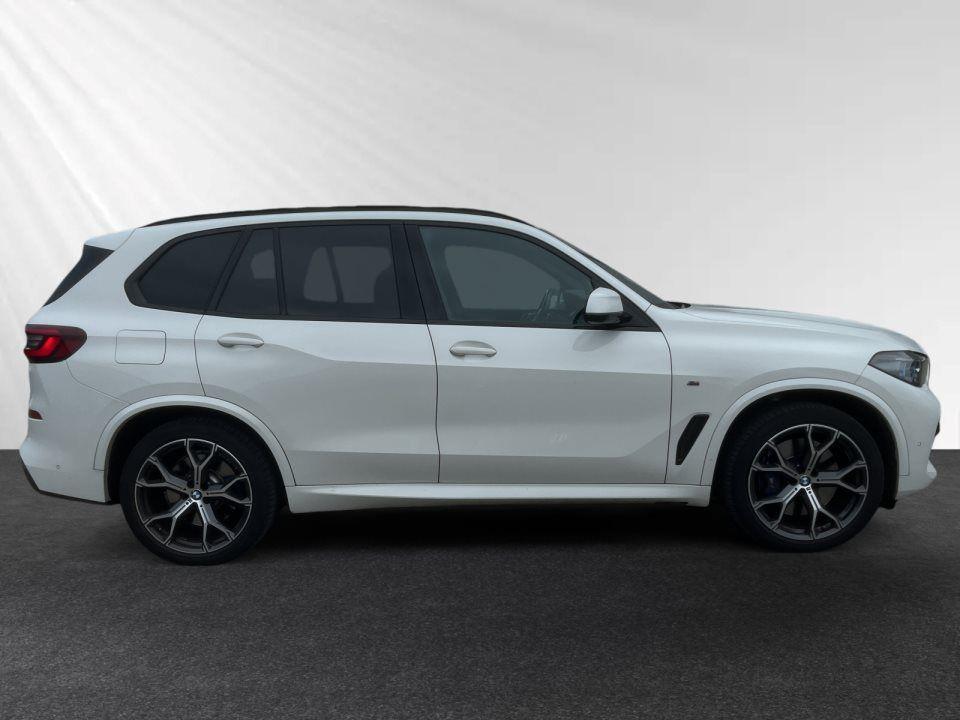 BMW X5 M50i