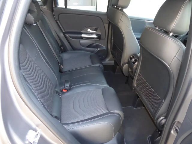 Mercedes-Benz GLA 200 4Matic, AHV,Multibeam,Acc ,Winterp.Matt