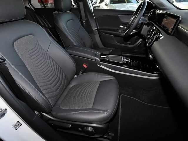 Mercedes-Benz A 250 A 250 e