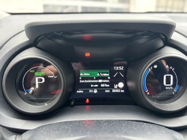 Toyota Yaris Hatchback Hybride Team D