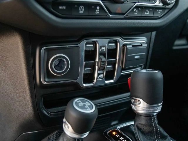 Jeep Wrangler Sahara