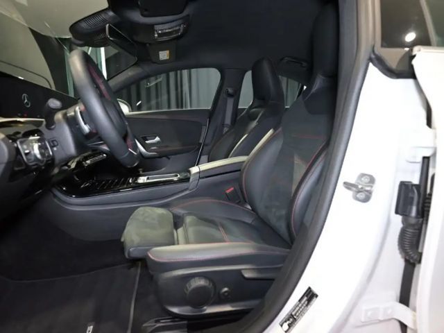 Mercedes-Benz CLA 200 AMG Line Coupé