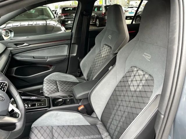 Volkswagen Golf 1.5 eTSI DSG R-Line