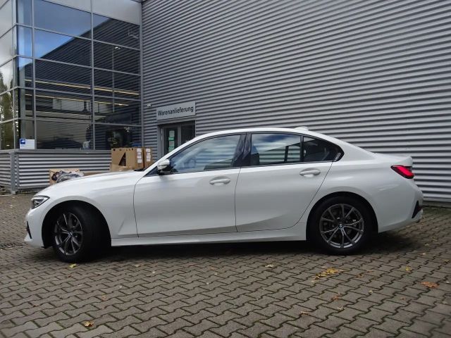 BMW 320 320i Sedan Sport Line