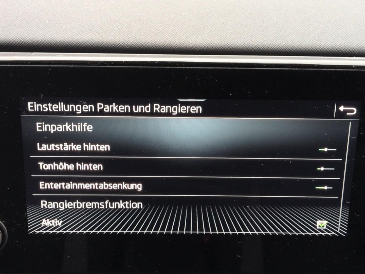 Skoda Scala Essence TSI*DSG LED SHZ Tempo digCockp PDC