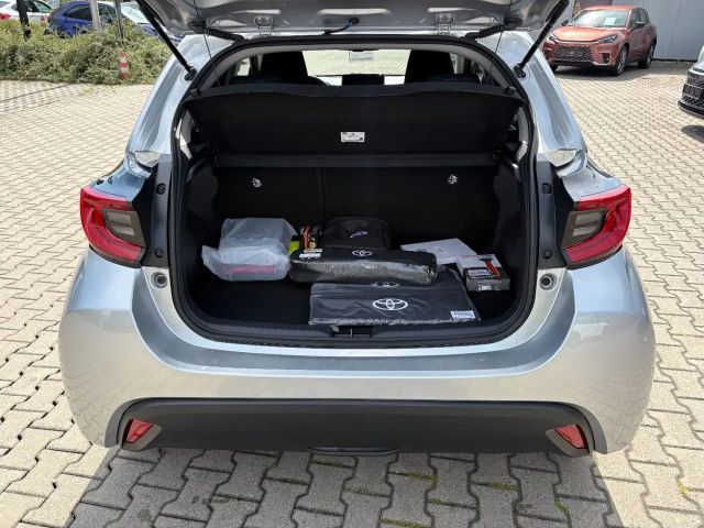 Toyota Yaris 1.5 Teamplayer ACC+LED+SHZ+Fernlichtass.