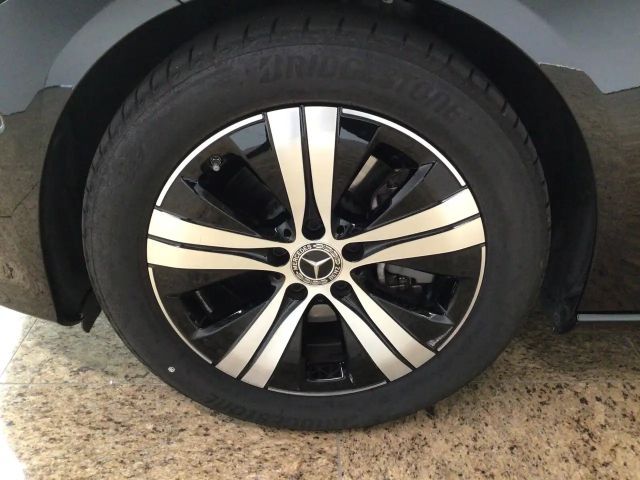 Mercedes-Benz C 200 AVANTGARDE Sedan