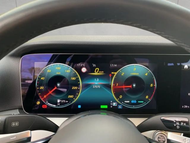 Mercedes-Benz E 220 Sedan