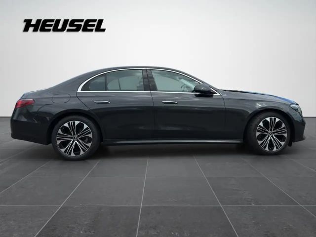 Mercedes-Benz E 200 AVANTGARDE Sedan