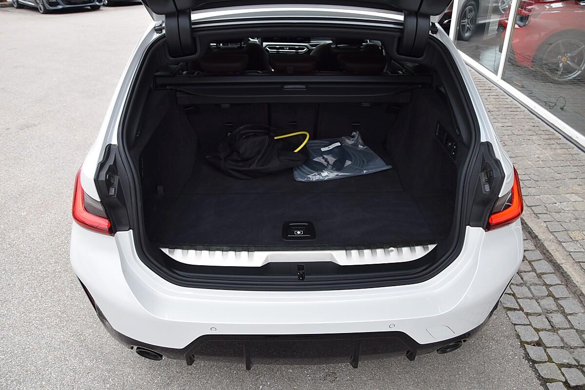 BMW 330 330e M-Sport Touring xDrive