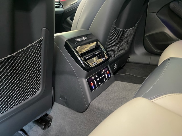 Audi A6 Avant Quattro S-Tronic