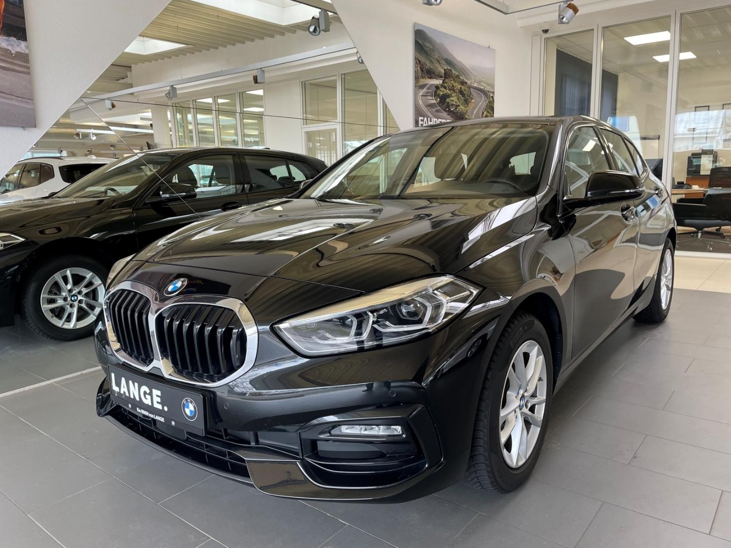 BMW 118 118i Sedan Sport Line