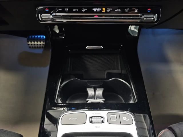 Mercedes-Benz CLA 250 AMG Line Sedan