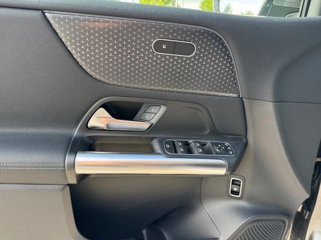 Mercedes-Benz B 180 Sedan