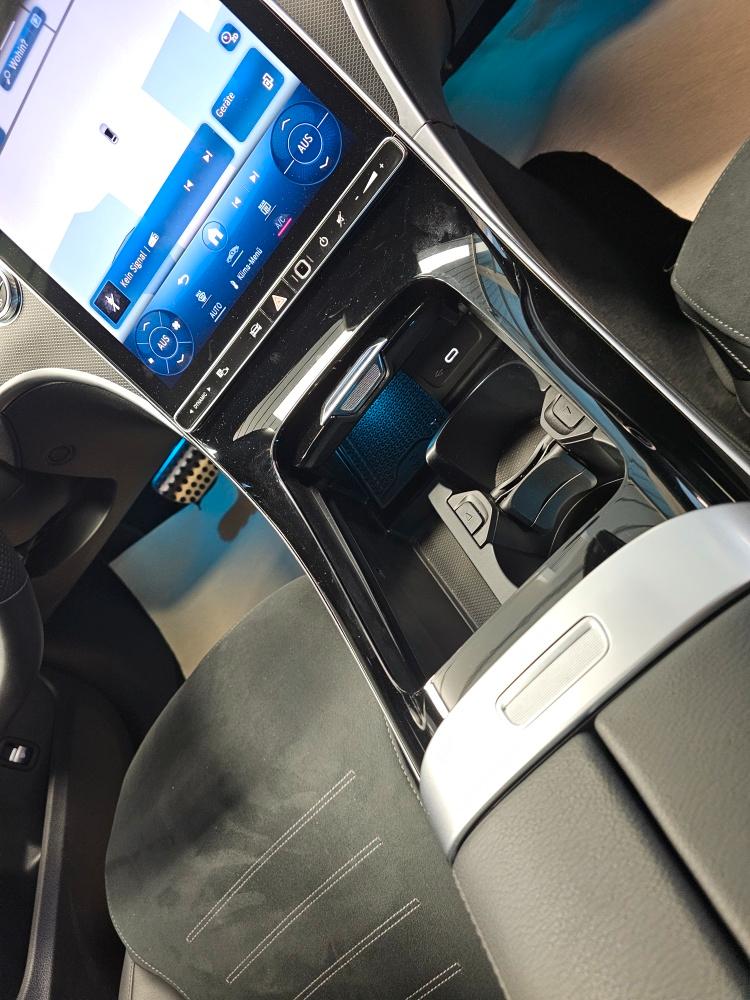 Mercedes-Benz C 200 AMG Line Sedan