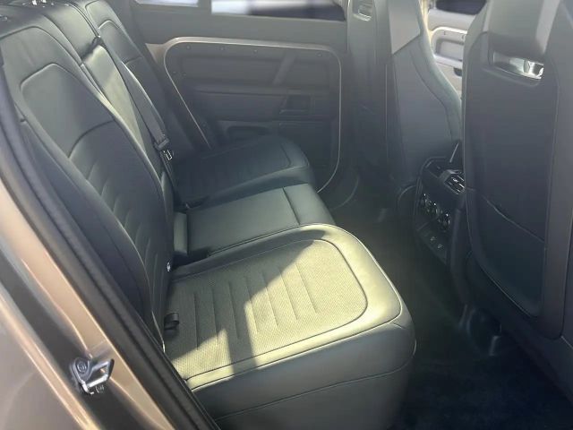 Land Rover Defender 110