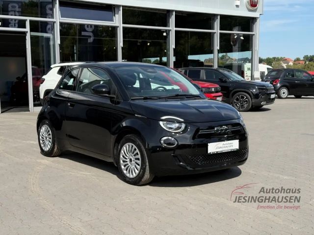 Fiat 500e +Klimaaut.+Tempomat+CarPlay+Spurhalte Navi Digital