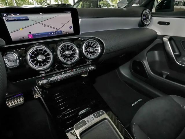 Mercedes-Benz A 200 AMG Line