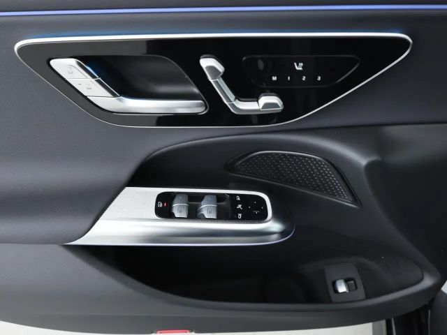 Mercedes-Benz E 200 Sedan