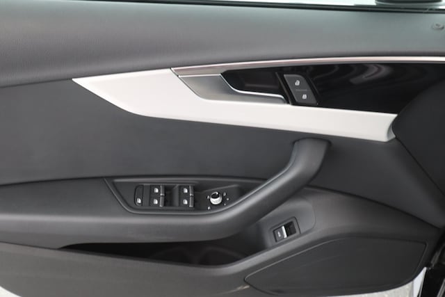 Audi A4 40 TFSI Avant Quattro S-Line S-Tronic