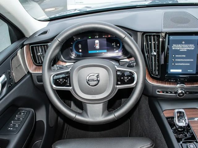 Volvo XC60 AWD Dark Plus