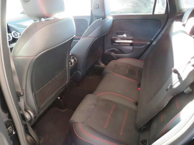 Mercedes-Benz GLA 200 AMG Line GLA 200 d