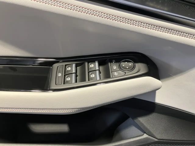 Renault Espace E-Tech Hybrid Iconic