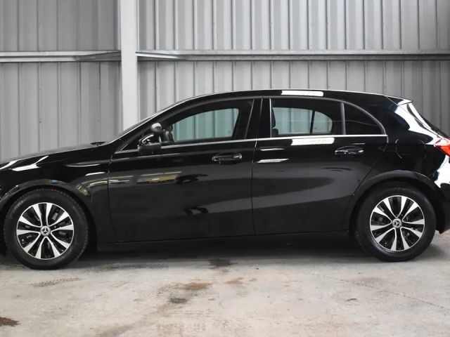 Mercedes-Benz A 180 A 180 d